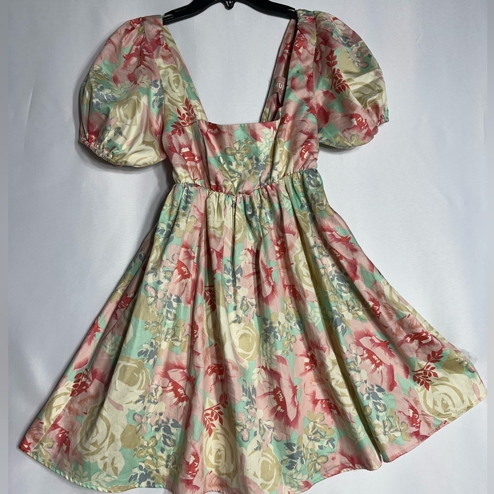 MUMU Floral Puff Sleeve Dress size S pre owned Exellent condition.